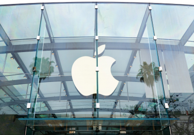 Apple becomes first firm to hit $3tn market value