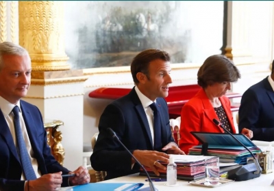  Macron warns of end of abundance as France faces difficult winter