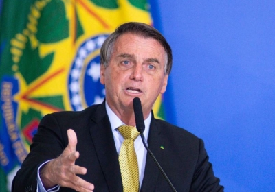 Bolsonaro under fire over claims family paid for 51 properties in cash