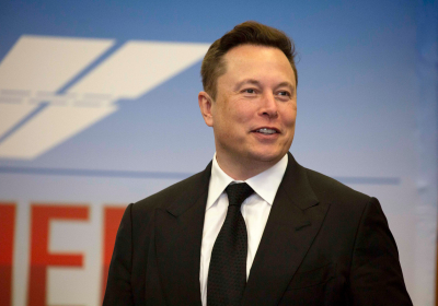 Tesla boss sells $5bn of shares after Twitter poll