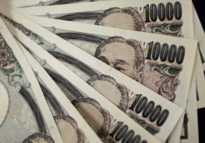 Japanese yen rises as investors seek havens after Abe shooting
