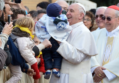 Pope chides Europe comforts migrants on return to Lesbos