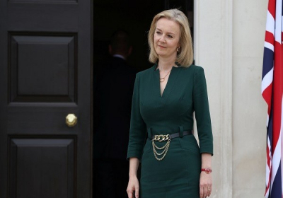 UK foreign secretary visits Bosnia to pledge support