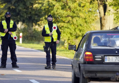 Migrants on new route to Europe get trapped between borders