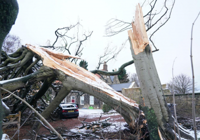 30000 in UK without power for 5th night after storm