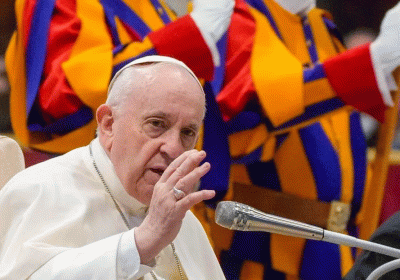 Pope urges peace not politics in call to Russian patriarch