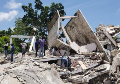 Haiti earthquake: Tensions rise in struggle to get aid to victims