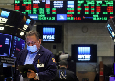 Stocks fall again as uncertainty over Ukraine war persists