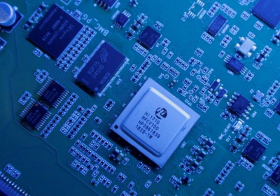 Amazon Apple weighed down by supply and chip troubles