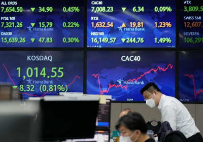 Asian stocks mixed in quiet end of year trading