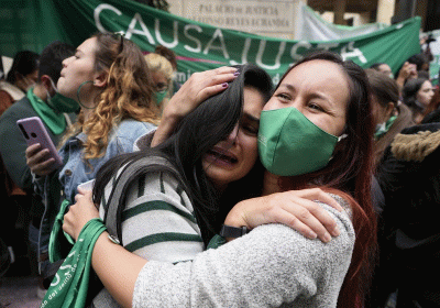Colombias highest court legalises abortion up to 24 weeks