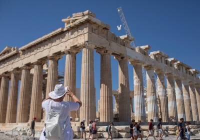 Minister seeks easier travel between Greece and UK