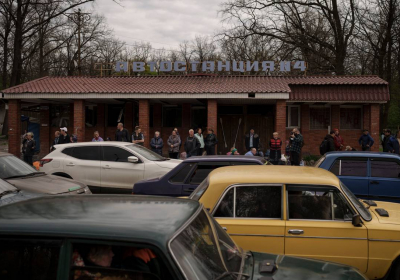 Ukraine fights to hold off Russian advances in south and east