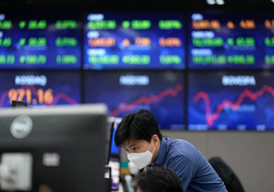 Asian Shares Mixed After Omicron Worries Rattle Wall Street