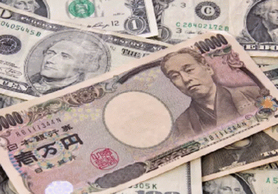 Yen falls as Bank of Japan bucks rate rise trend