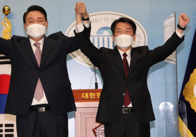 S. Korean conservatives unify as 1 leaves presidential race