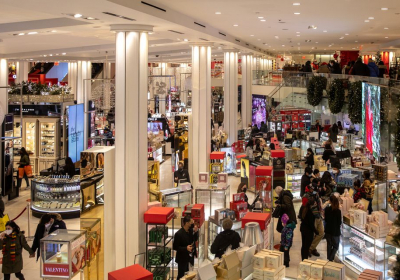 U.S. consumer spending beat expectations in August inflation rises