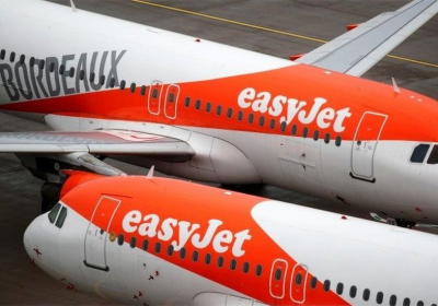 EasyJet says Omicron has weakened bookings