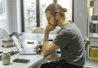 Google may cut pay of staff who work from home