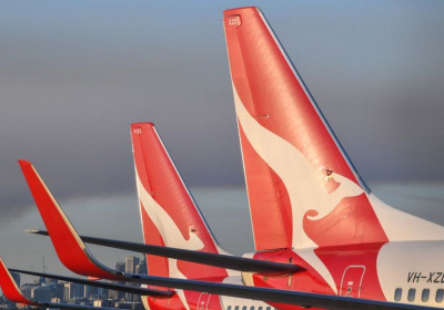 Covid: Australias Qantas says all staff must be vaccinated