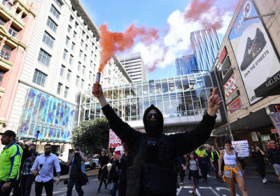 Covid: Australian police clash with anti-lockdown protesters