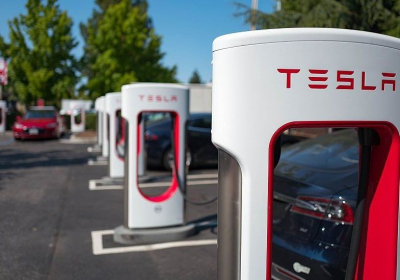 Tesla opens its chargers to other electric cars