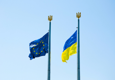 Amid Ukraine crisis NATO sends planes ships to eastern Europe