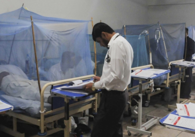 Pakistan hospitals run out of beds on dengue surge