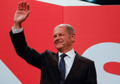 SPD narrowly beats Merkels party in German polls