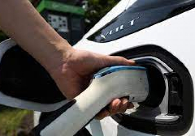 Heres why GMs electric vehicle push is a big risk