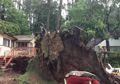 Canada storms kill 8 leave half a million without power