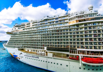 Cruise ship runs aground during Caribbean voyage