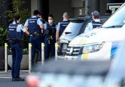 New Zealand police shoot kill violent extremist  who stabbed 6 in supermarket