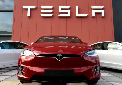 Tesla to recall 475000 cars in the US