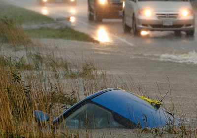 Deadly storm cuts transport links around Vancouver