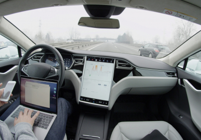 Elon Musks Bets on Tesla: Human-Like Robots and Self-Driving Cars