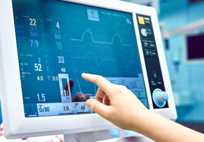 NHS facing most difficult winter in its history as leaders call for £500 staff bonuses