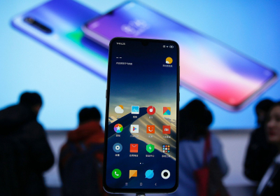 Lithuania urges people to throw away Chinese phones